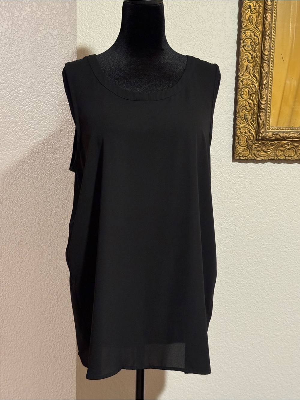 Pleione Black Sleeveless Scoop Neck Tank Top
